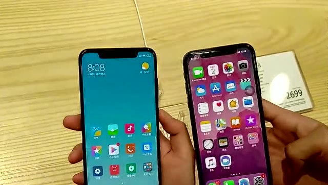 小米8对比iphonex上手体验,单手模式太亮眼!性能出众,非常意外
