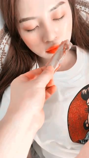 闻到香的就是光流口水,闻到大蒜,美女竟这么大反应