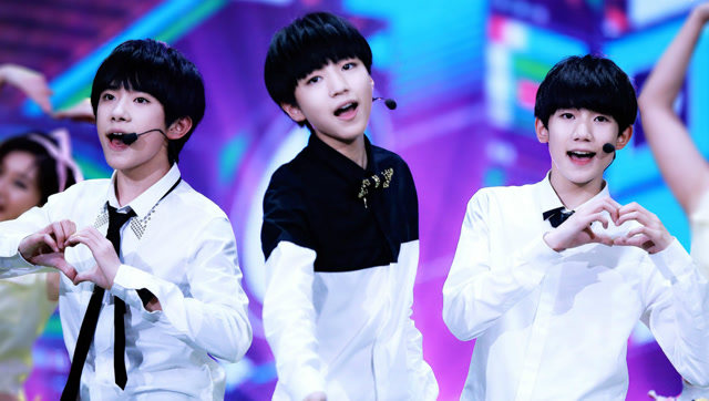 tfboys 快乐大本营演唱《同一秒快乐》,太可爱声音好听,简直完美