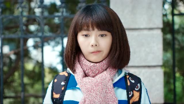 文潇潇求救 要人帮她买卫生巾 余淮很为难但还是去商店帮文潇潇买