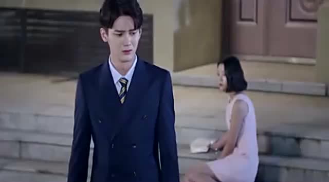 瑾年突然甩开安好的手,一脸惆怅