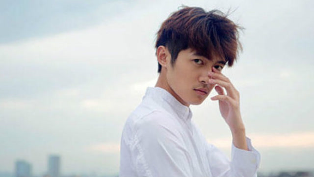 仗义石头哥佟梦实的笑容,简直比阳光还闪耀!