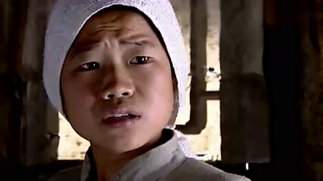 《小兵张嘎》钱队长把嘎子的枪缴了,这苦瓜子脸,没谁了