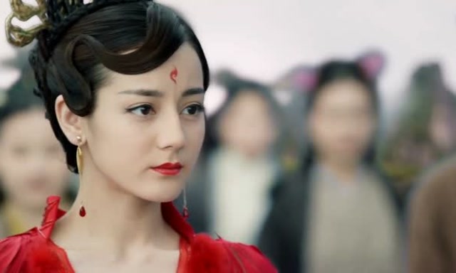 三年后,凤九继任女君,施行祭典大礼!