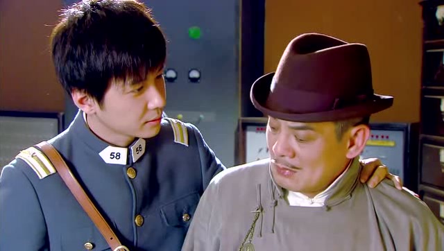 烽火佳人:周鸣昌即将要去乡下养老,谁知黎绍峰竟偷偷塞鸦片给他