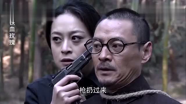 铁血玫瑰:军统要处决美女特工,处长故意放走她们!