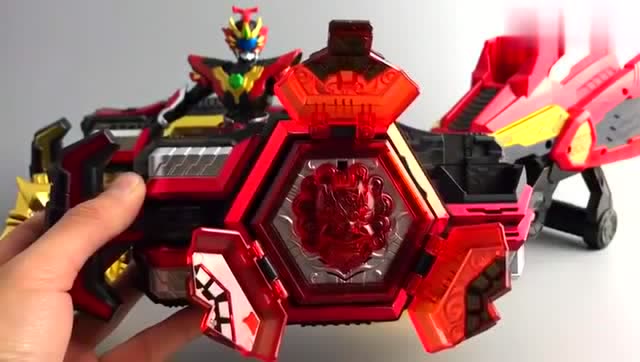 《铠甲勇士捕王》铠甲勇士捕王武器卡魄铠甲!