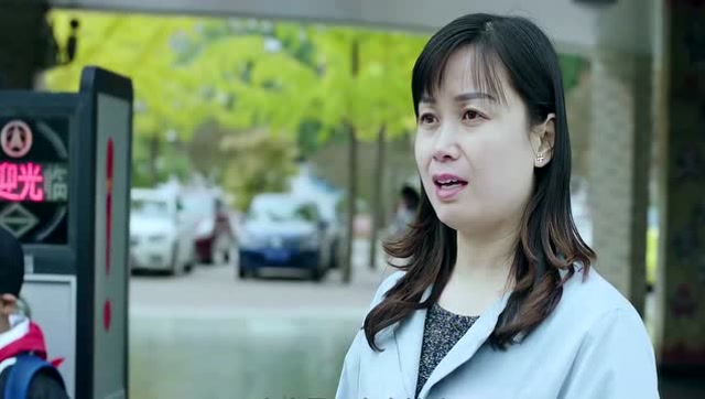 林雯在急诊大厅意外捡到醉驾患者受贿的人民币,竟偷偷放了起来!