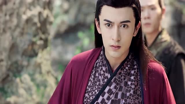 芸汐传毒蛊兽咬伤芸汐,却为她治疗瞬间变小,真是可爱