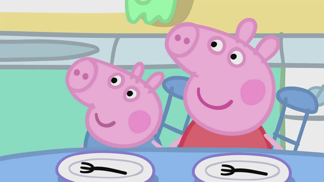 佩奇和乔治都在餐桌前聚精会神的等着饭,她们都饿了