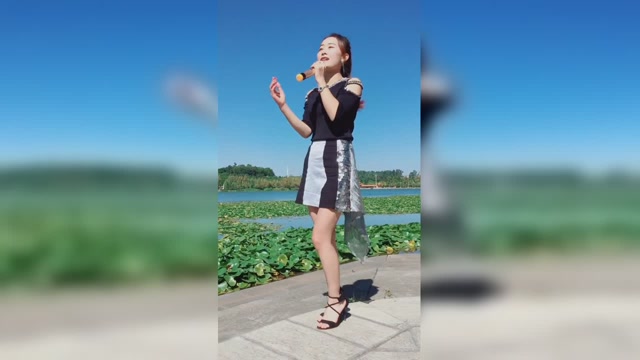 网红娜姐唱歌就是好听,歌声太有味道了,真让人回味无穷