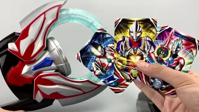 菠萝解说:爱染诚获得迪迦奥特曼神力,升级欧布荣光形态,很厉害