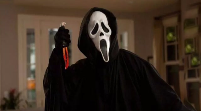 小镇上的人接连遇难,神秘的面具杀手让人惊声尖叫!