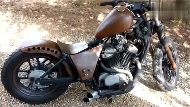 老鼠仔摩托:用老旧零件组装的摩托,车越老旧老外越喜欢