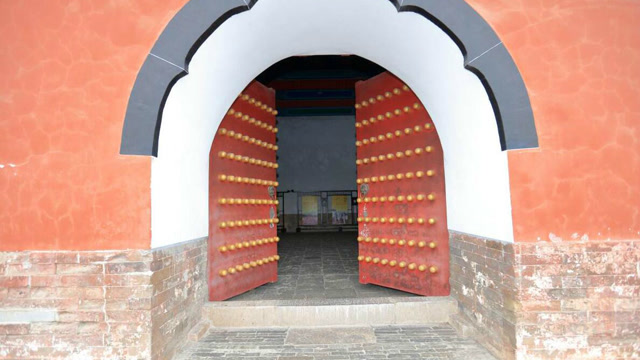 古代城墙上的大门为何都往里面开?开个门也能炫富,背后大有隐情