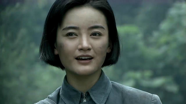 雳剑:鬼子们抓了村里的群众,田敏挺身而出,这才是真正的女英雄