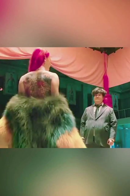 胖子行动队包贝尔你居然还有心情看人家的纹身