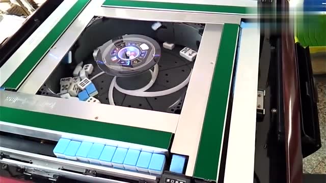 看看全自动麻将机内部是如何工作的,牛人把麻将机拆开看个清楚