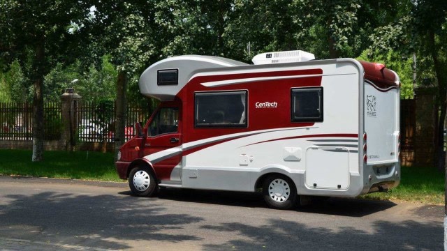 这台房车9.98万家用房车,配置齐全还带双人床