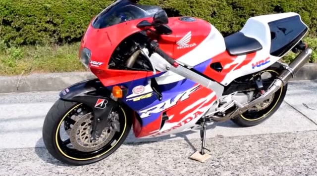 日本20多年车龄的老本田rvf四缸重机车