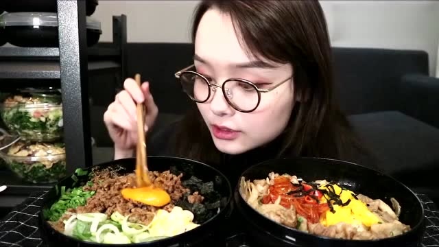 第一次见阿尤吃相这么优雅,女生就该这样吃饭