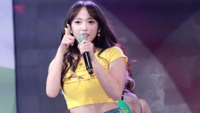 程潇热舞再现新高度,紧身皮衣一字马,网友:不负"奶潇"盛名!