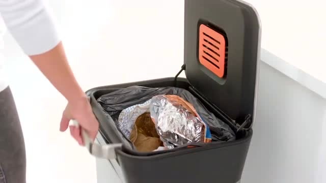 惊人的工具和有趣的玩意,新型的垃圾桶工具,让扔垃圾变得更方便