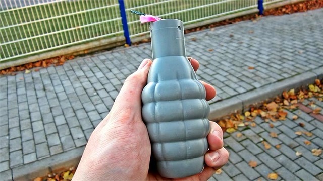 老外网上买回来的"手雷"式炮仗,威力果然没有让人失望