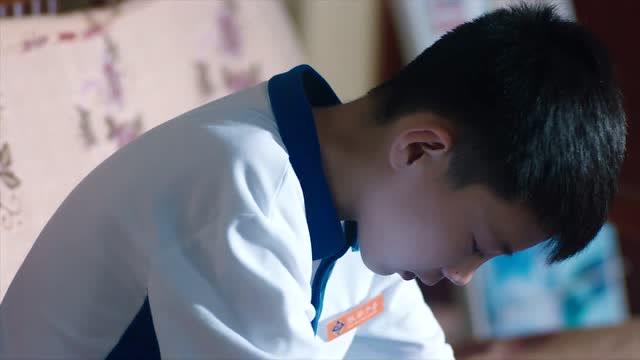 周沈然终于理解了周周反抗妈妈的安排妈妈以为周周勾引了他