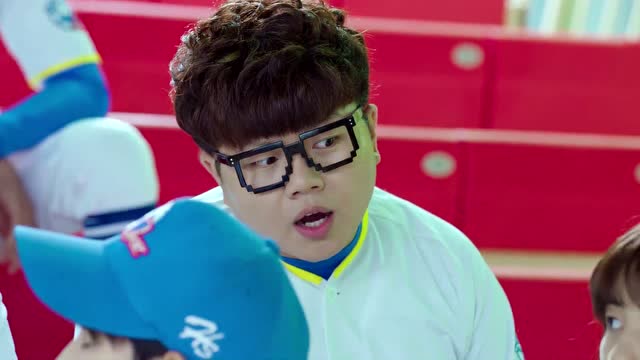 班小松让栗梓给自己揉肩,焦耳吃醋