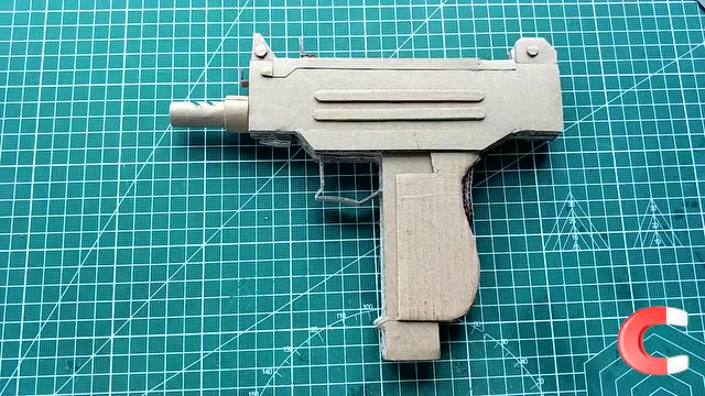 教你用废纸板,手工制作刺激战场中的uzi冲锋枪玩具模型
