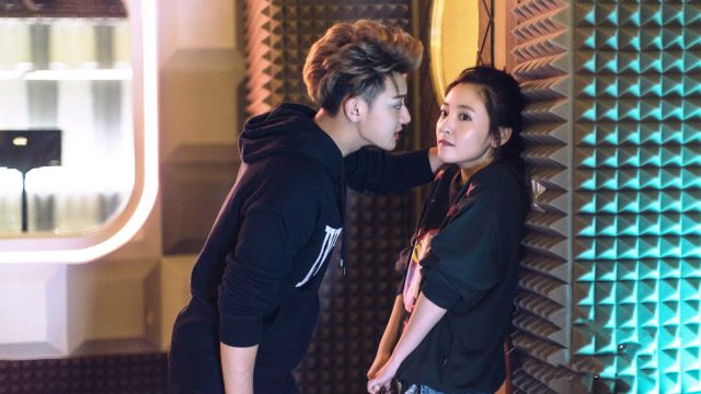 黄子韬与吴倩谁的演技更好,《夜空中最闪亮的星》二人飙戏