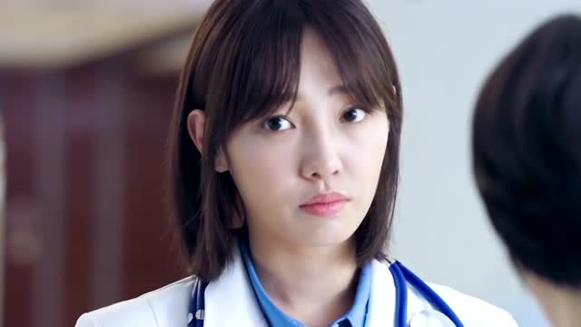 外科风云:白百何训斥实习医生途中,接到李佳航的求助电话