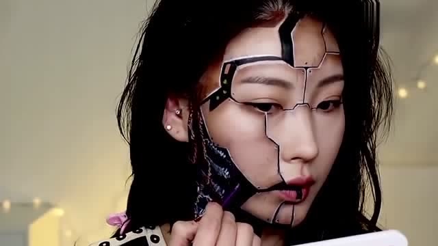 美女化妆成机器人,破碎的效果太逼真了,惊艳到我