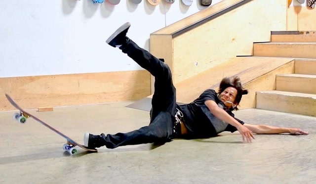 滑板如何摔倒不受伤?