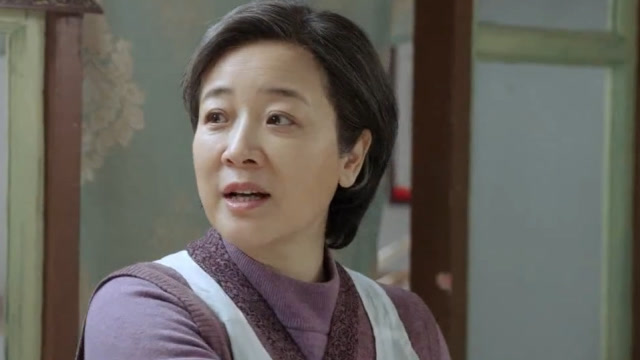 姥姥的饺子馆:徐艺方带男友到饺子馆,不料遭到母亲的盘问,很不满