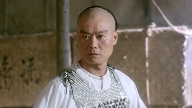 黄飞鸿使出来的醉拳让雷一笑刮目相看,这歪来歪去的根本打不着