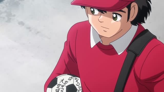 队长小翼:若林怀疑大空翼脚力,球从山顶飞过来让人不可思议