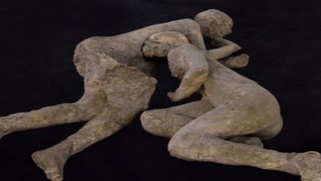 千年前火山喷发,专家发现情侣化石,专家:姿势有问题!