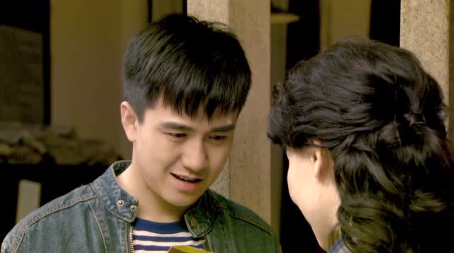 剧场:郁珠把王帆扬给自己的黑胶唱片还了回去并转身告别