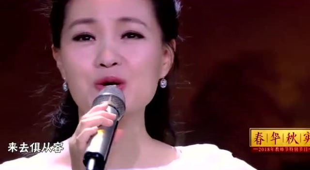 无名花雷佳看似简单的歌曲却唱出了真情实感