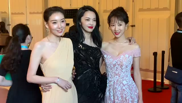 《都挺好》姚晨李念高露合影,画面太美好了