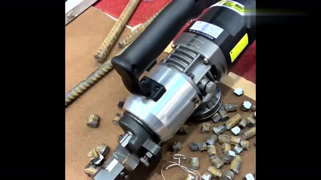 钢筋裁断神器,力量强大裁钢如泥,恕我直言,这设备无敌