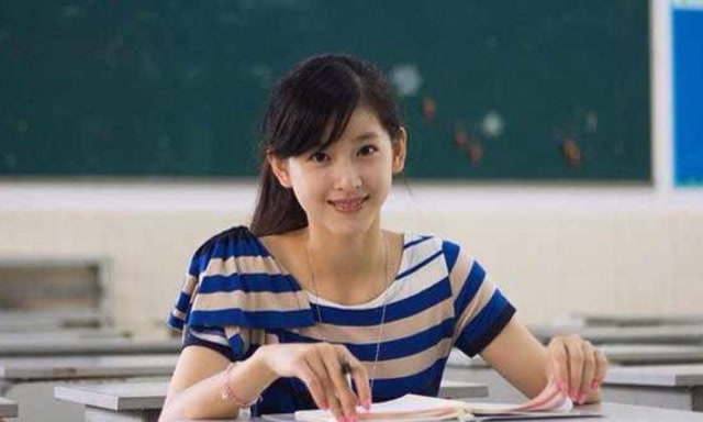 章泽天上学时演讲视频曝光,奶声奶气,可爱死了!