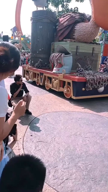 上海迪士尼我在迪士尼恋爱了畅畅可太帅了化身小迷妹@弗林君