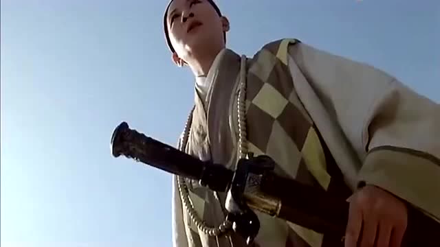 灭绝师太仗着倚天剑耍蛮横,结果却连个拔剑的机会都没有,尴尬了
