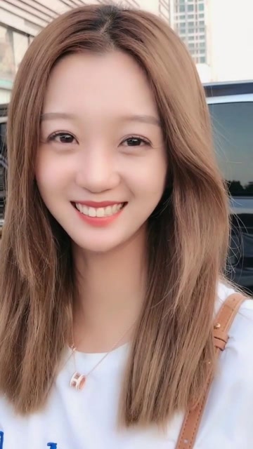 小伙对女友说土味情话,不料接下来女友一句话,狠狠地撒了波狗粮