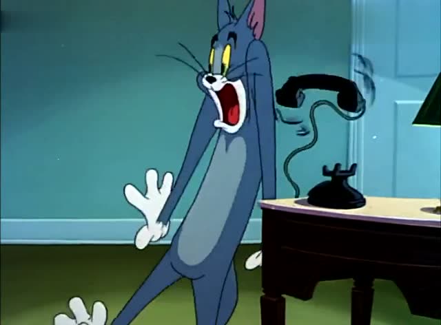 杰瑞变身白色老鼠,竟受到这种待遇,汤姆不敢让杰瑞受伤