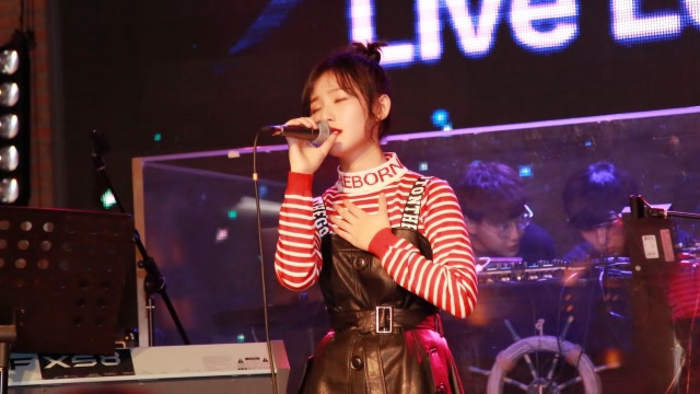 蜘蛛侠舞蹈助阵明日之子,张钰琪献唱《月亮代表我的心》,甜炸了