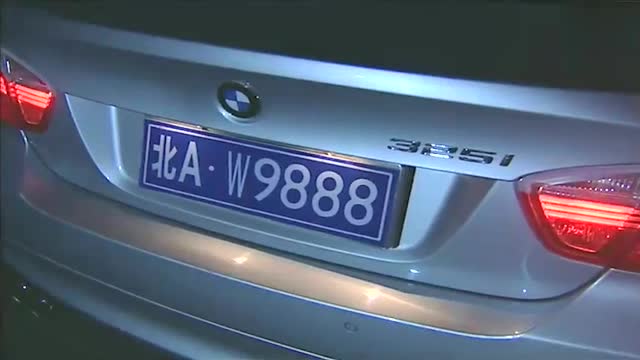 红蜘蛛:富婆深夜开着宝马车,不料刚下车门,就被歹徒给绑架